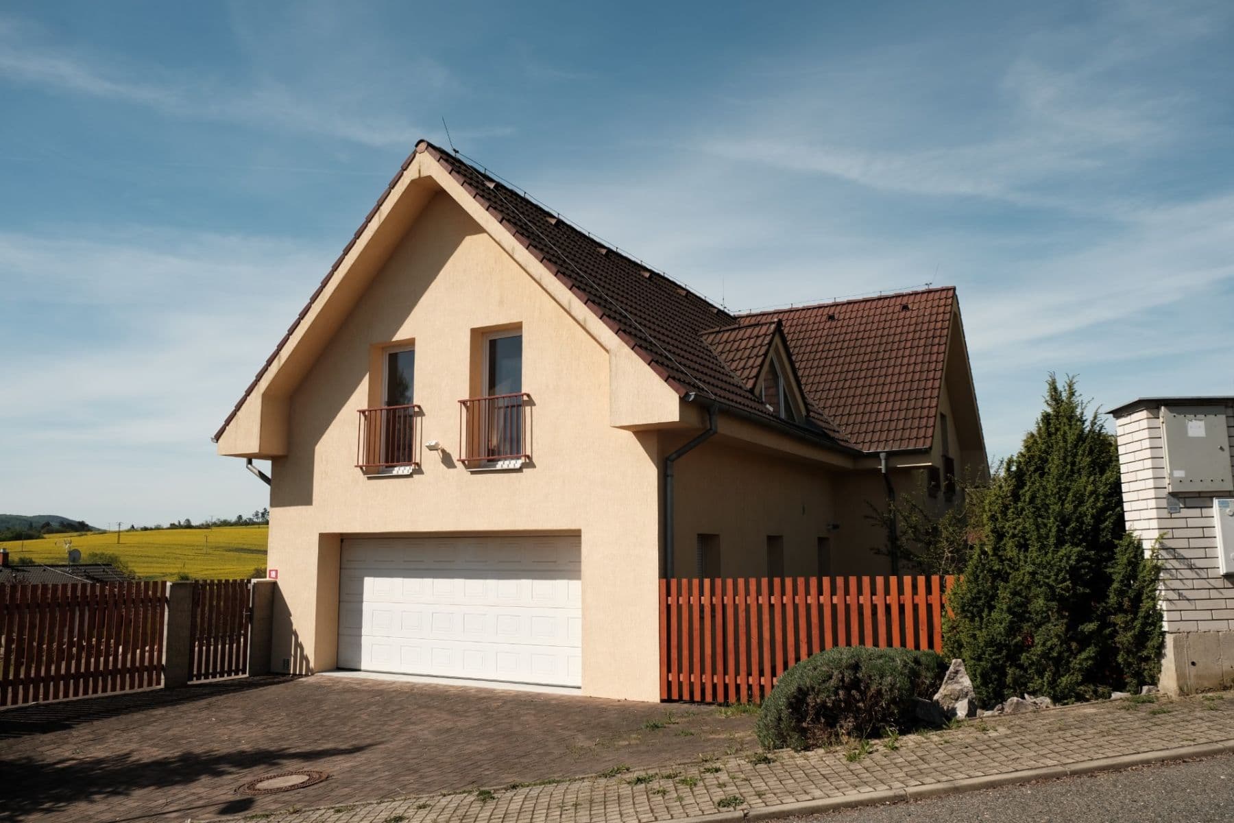 Pronájem domu 198 m², pozemek 1.038 m², Luční, Králův Dvůr, Středočeský kraj Pronájem domu 198 m², pozemek 1.038 m², Luční, Králův Dvůr, Středočeský kraj