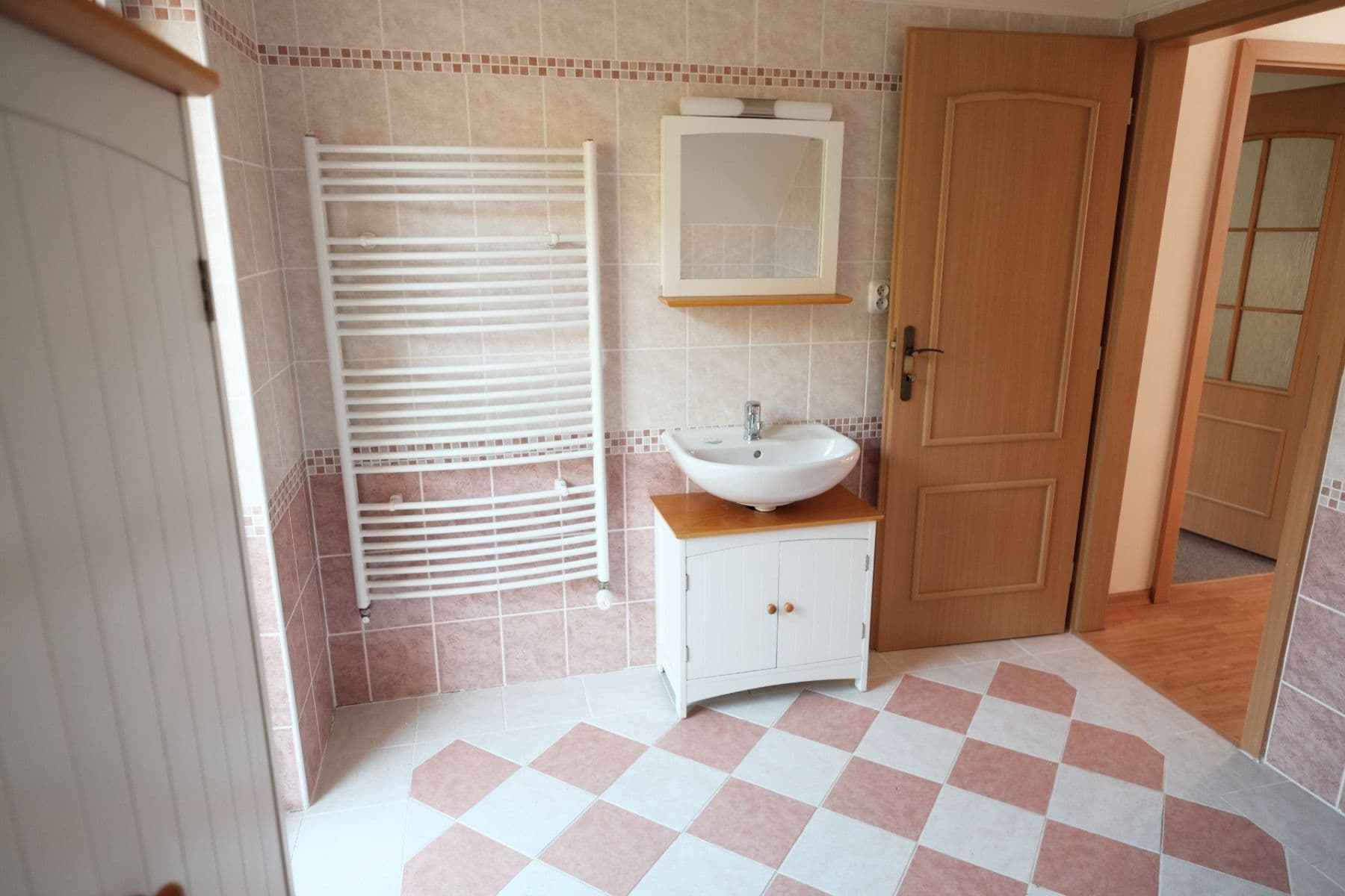 Pronájem domu 198 m², pozemek 1.038 m², Luční, Králův Dvůr, Středočeský kraj Pronájem domu 198 m², pozemek 1.038 m², Luční, Králův Dvůr, Středočeský kraj