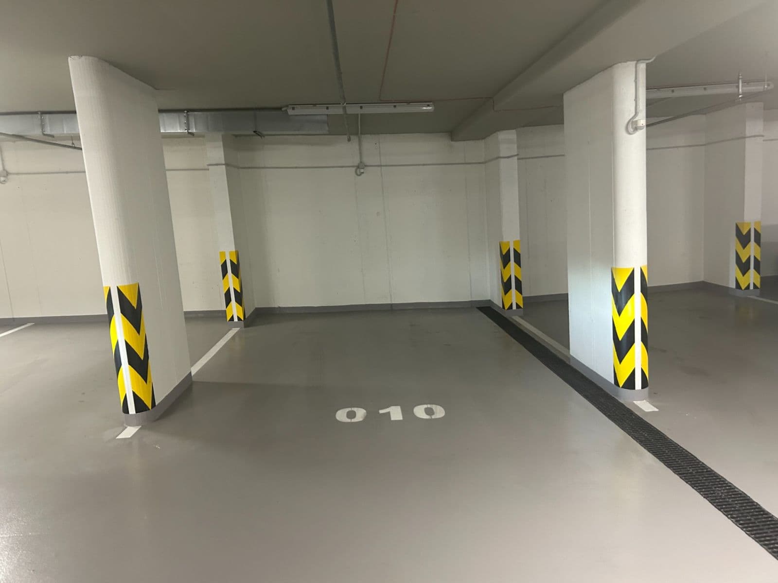 Pronájem garáže 14 m², Poděbradská, Praha, Praha Pronájem garáže 14 m², Poděbradská, Praha, Praha
