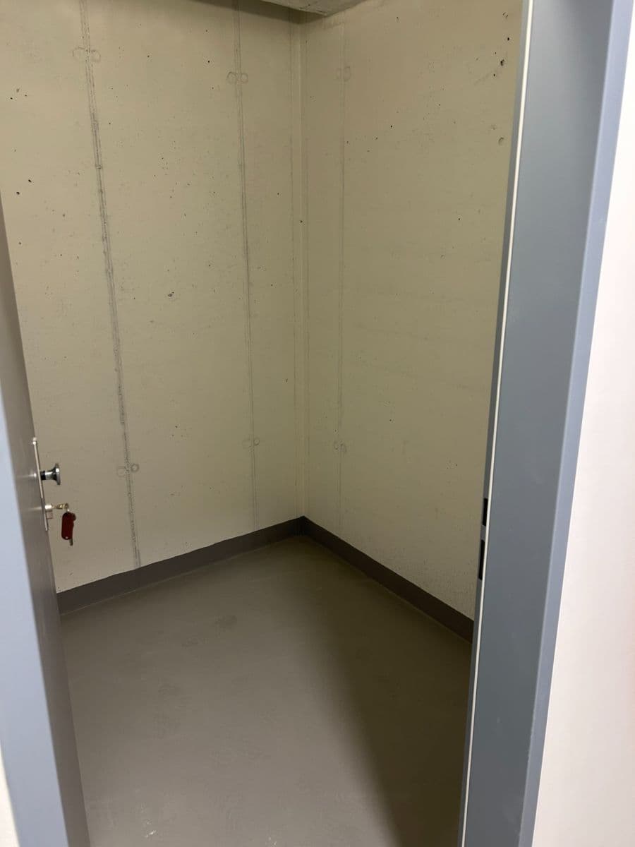 Pronájem garáže 14 m², Poděbradská, Praha, Praha Pronájem garáže 14 m², Poděbradská, Praha, Praha