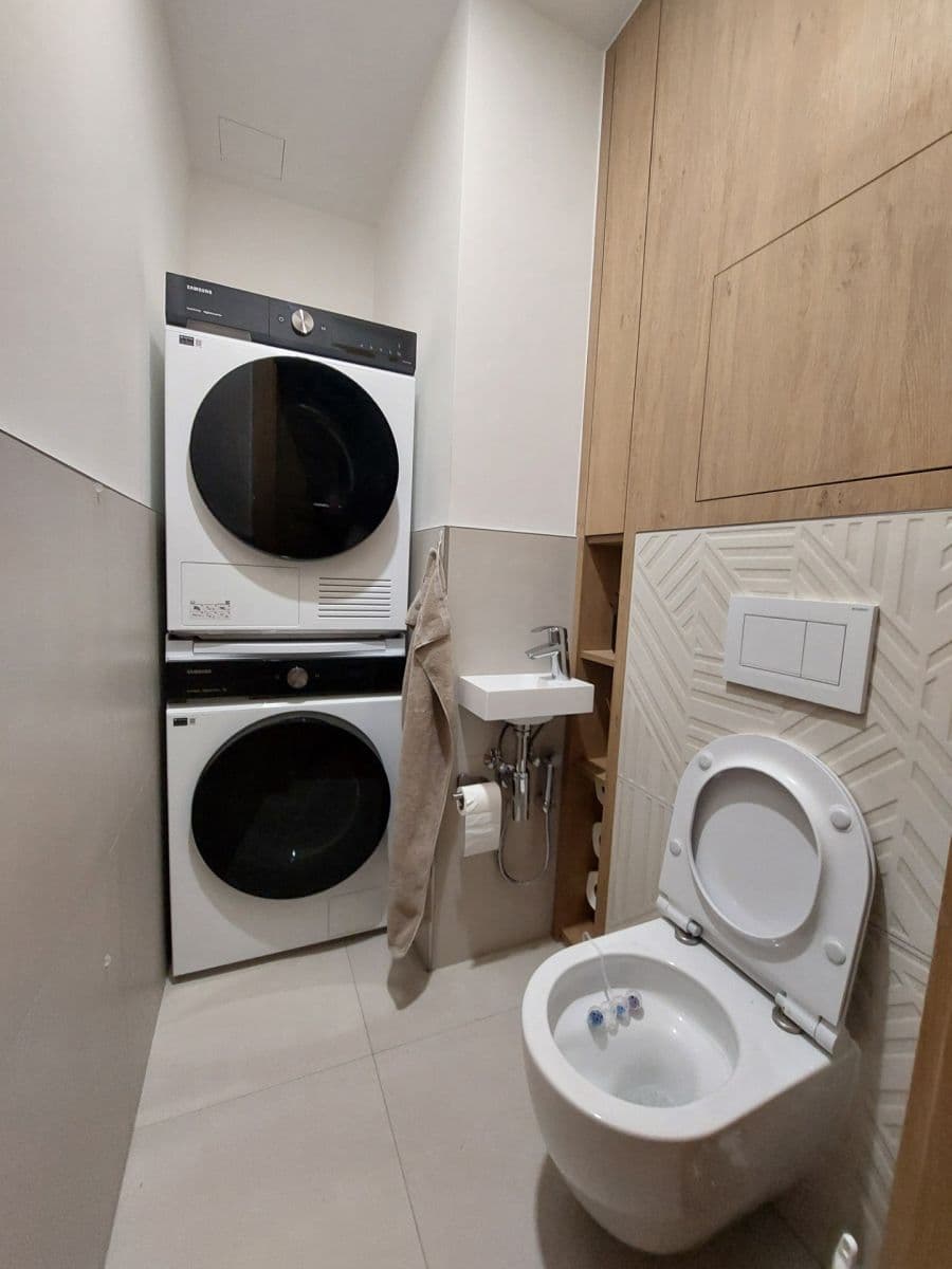 Pronájem bytu 3+1 77 m², Olbrachtovo náměstí, Brno, Jihomoravský kraj Pronájem bytu 3+1 77 m², Olbrachtovo náměstí, Brno, Jihomoravský kraj
