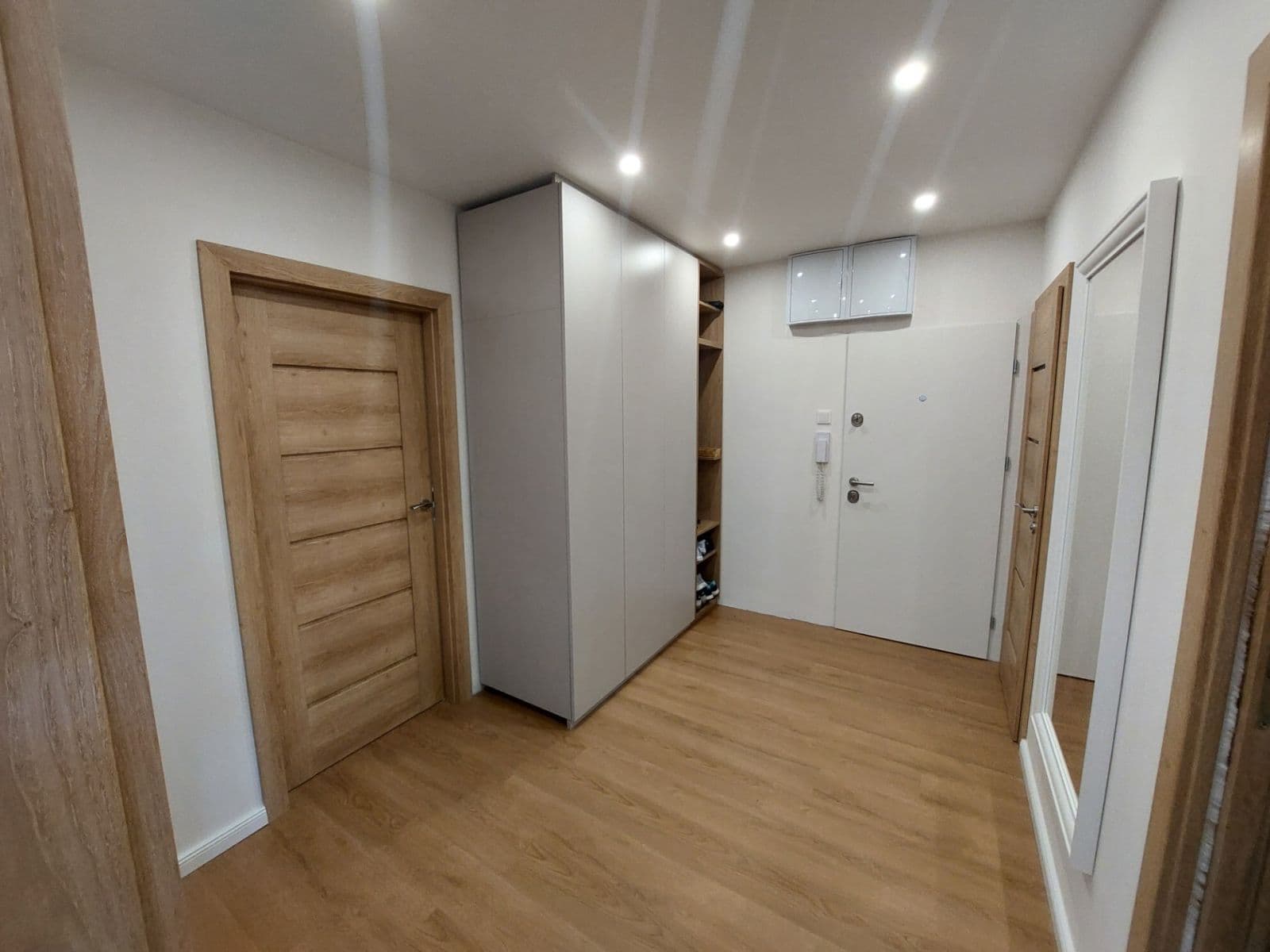 Pronájem bytu 3+1 77 m², Olbrachtovo náměstí, Brno, Jihomoravský kraj Pronájem bytu 3+1 77 m², Olbrachtovo náměstí, Brno, Jihomoravský kraj