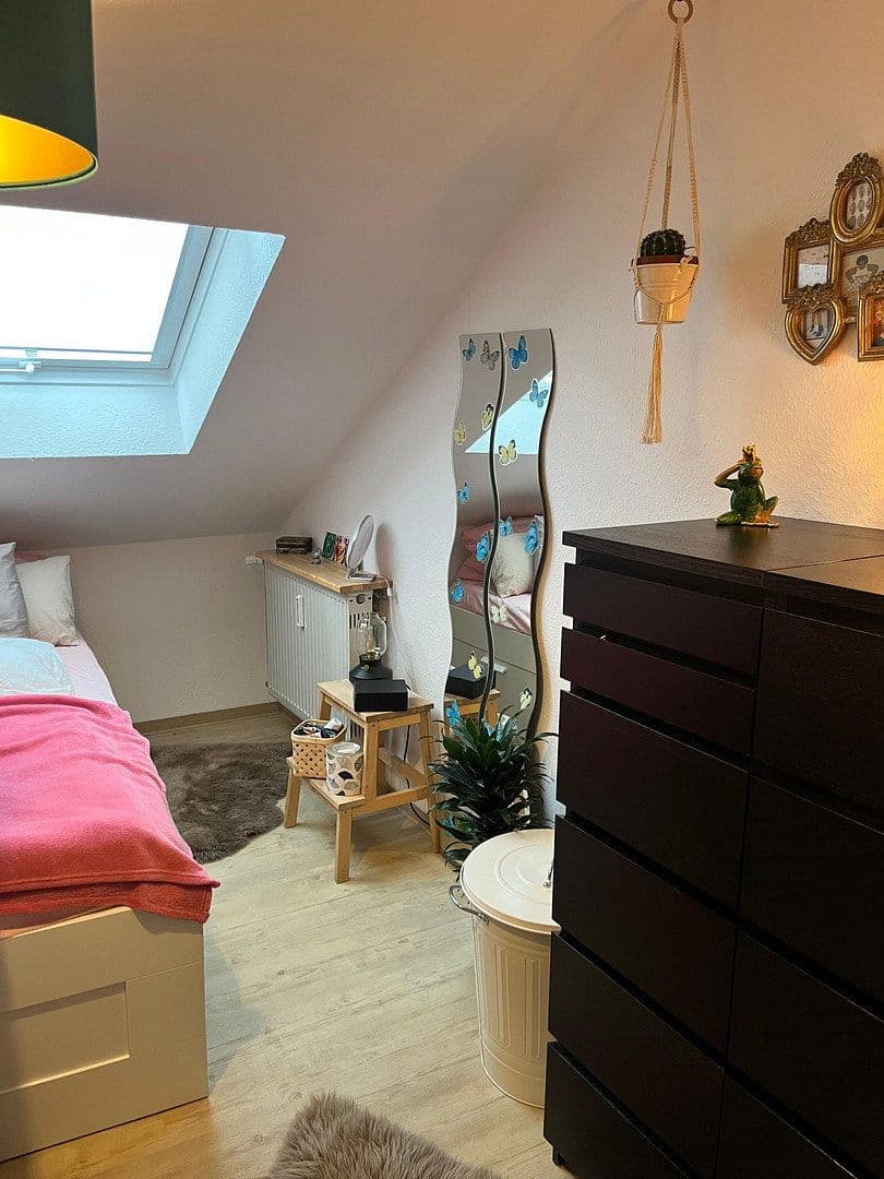 Pronájem bytu 3+1 55 m², Saarbrücken, Země Sársko Pronájem bytu 3+1 55 m², Saarbrücken, Země Sársko