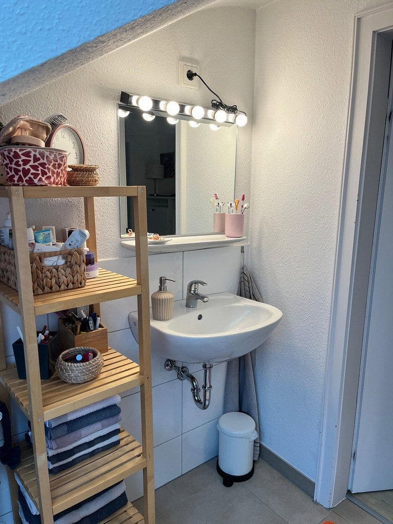 Pronájem bytu 3+1 55 m², Saarbrücken, Země Sársko Pronájem bytu 3+1 55 m², Saarbrücken, Země Sársko