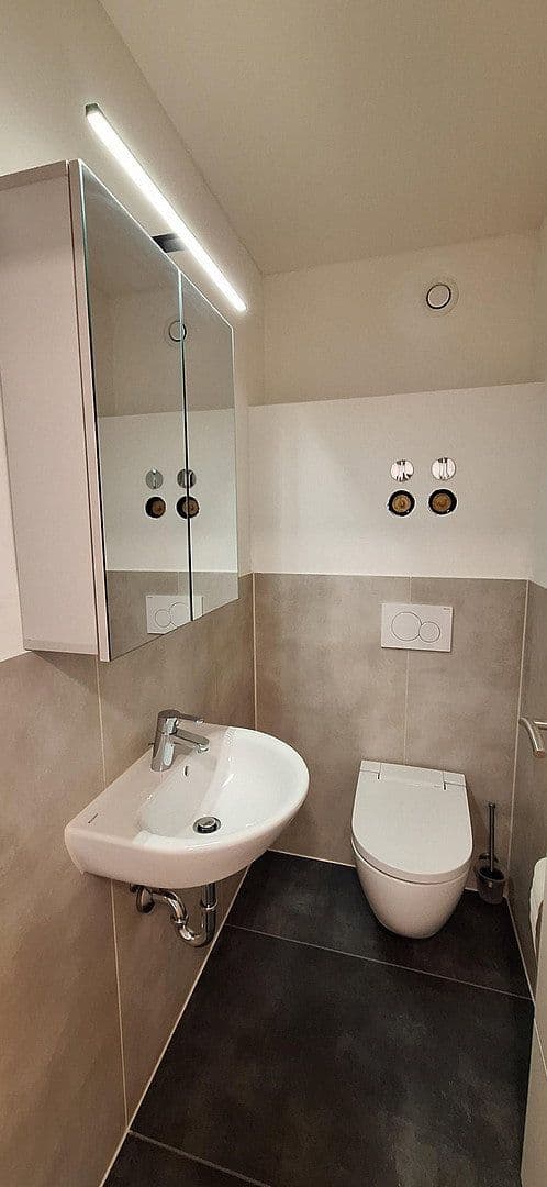 Prodej bytu 4+1 107 m², Heidelberg, Bádensko-Württembersko Prodej bytu 4+1 107 m², Heidelberg, Bádensko-Württembersko