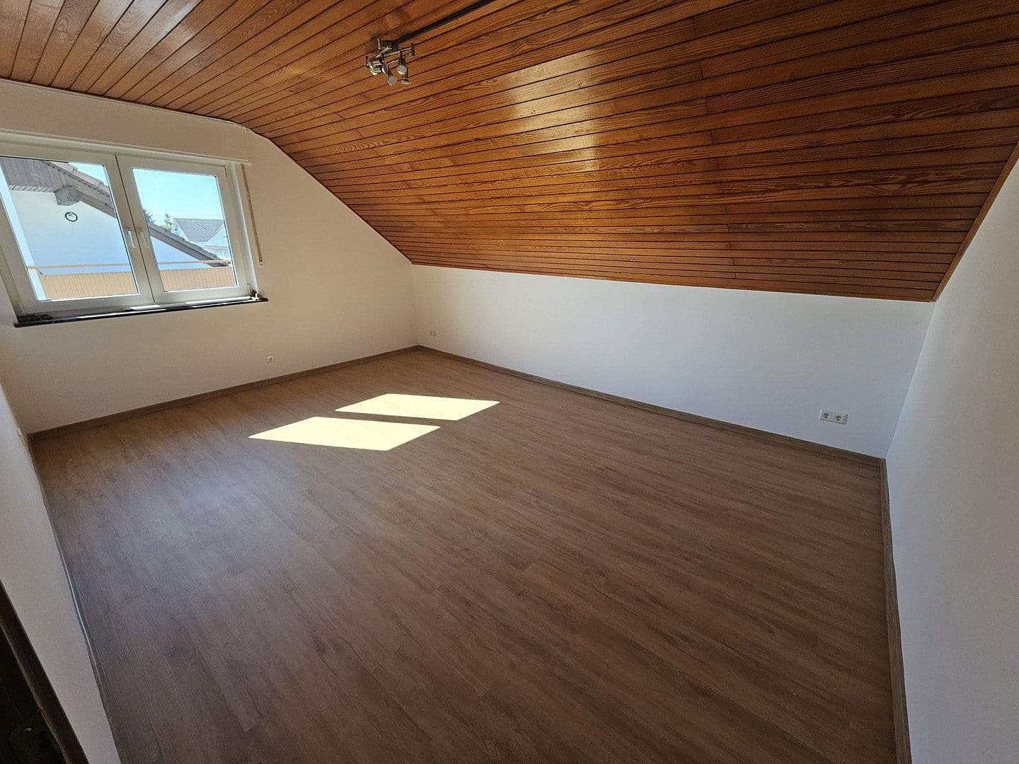 Pronájem bytu 4+1 120 m², Stutensee, Bádensko-Württembersko Pronájem bytu 4+1 120 m², Stutensee, Bádensko-Württembersko
