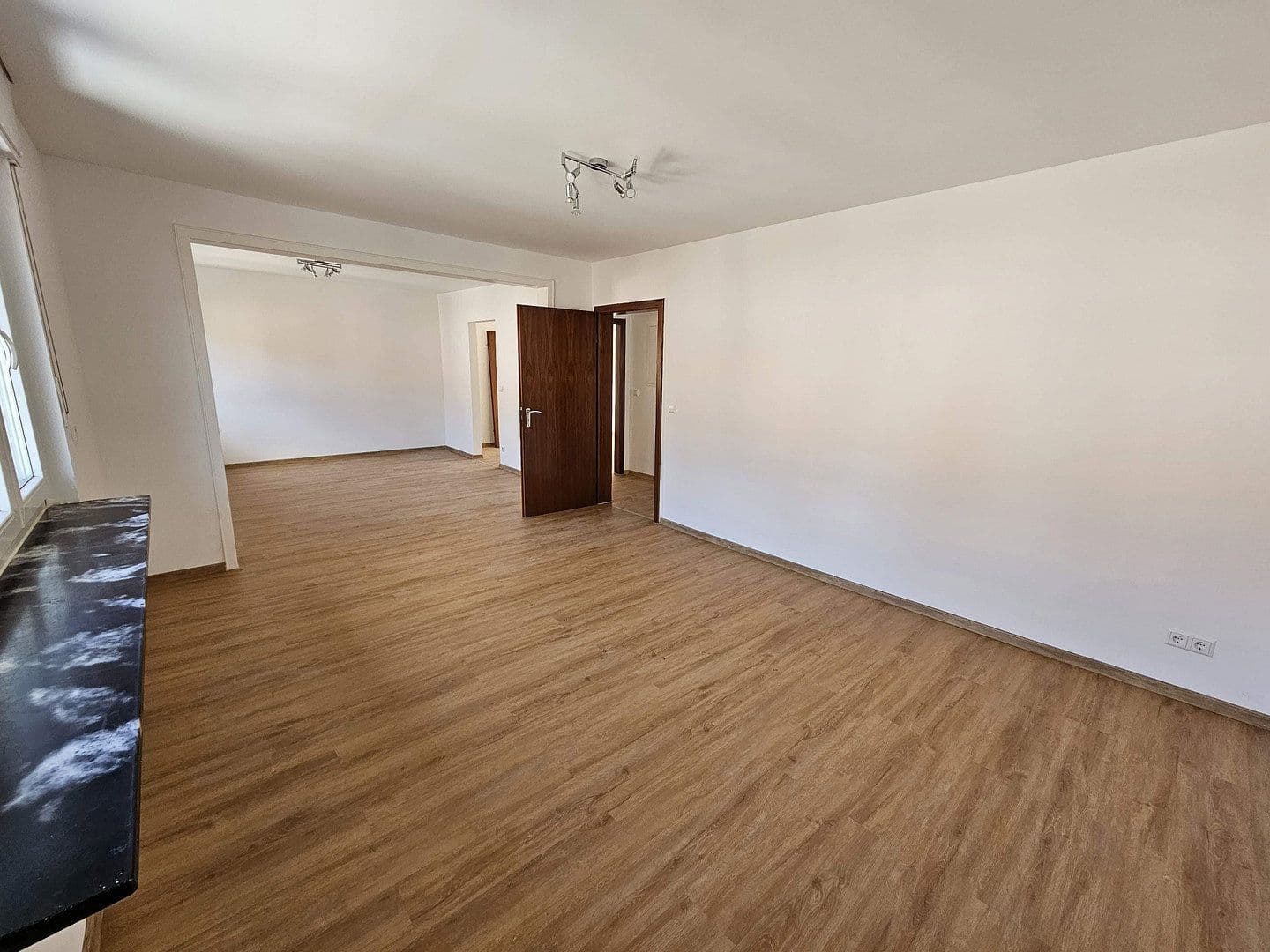 Pronájem bytu 4+1 120 m², Stutensee, Bádensko-Württembersko Pronájem bytu 4+1 120 m², Stutensee, Bádensko-Württembersko