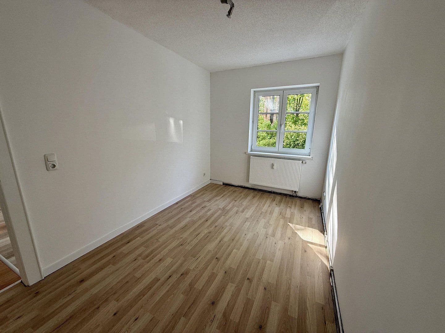 Pronájem bytu 3+1 64 m², Alter Reichenbacherstr. 16, Plauen, Sasko Pronájem bytu 3+1 64 m², Alter Reichenbacherstr. 16, Plauen, Sasko