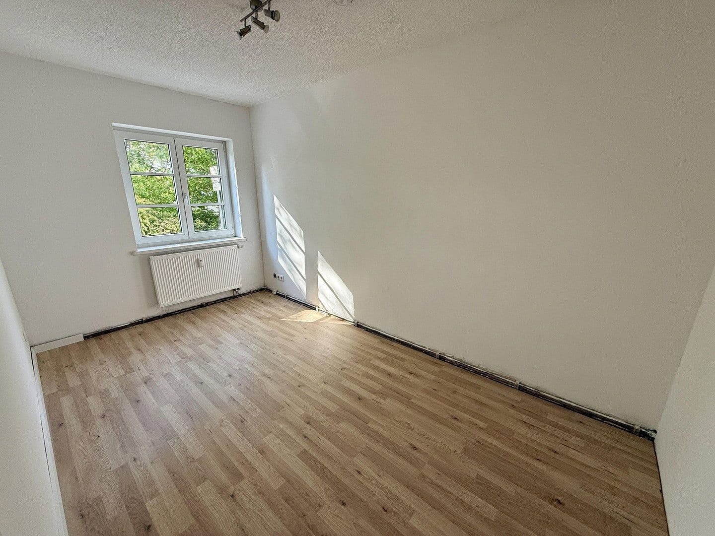 Pronájem bytu 3+1 64 m², Alter Reichenbacherstr. 16, Plauen, Sasko Pronájem bytu 3+1 64 m², Alter Reichenbacherstr. 16, Plauen, Sasko