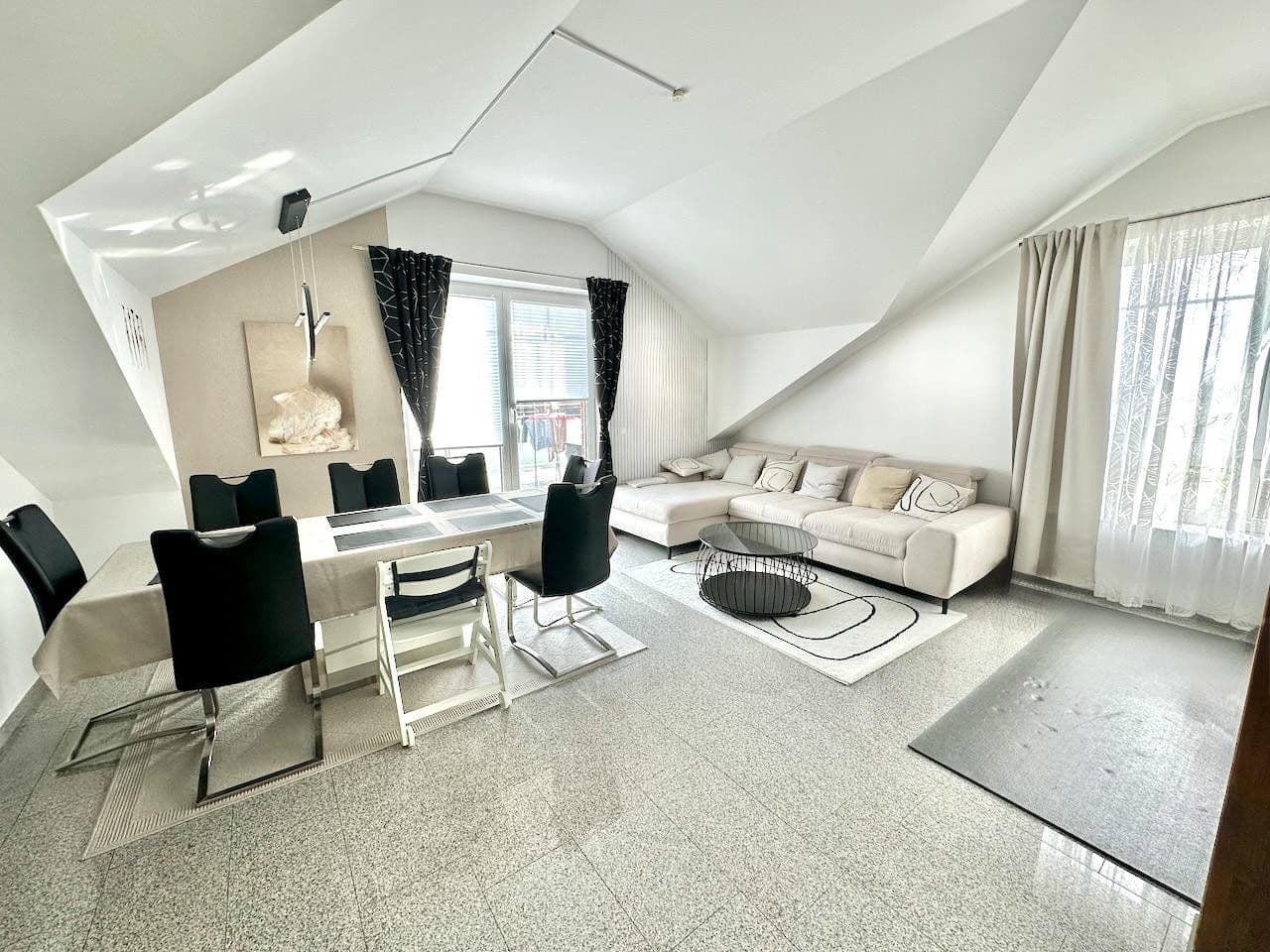 Pronájem bytu 3+1 110 m², Elisabeth-Flöge-Str. 2, Sarstedt, Dolní Sasko Pronájem bytu 3+1 110 m², Elisabeth-Flöge-Str. 2, Sarstedt, Dolní Sasko