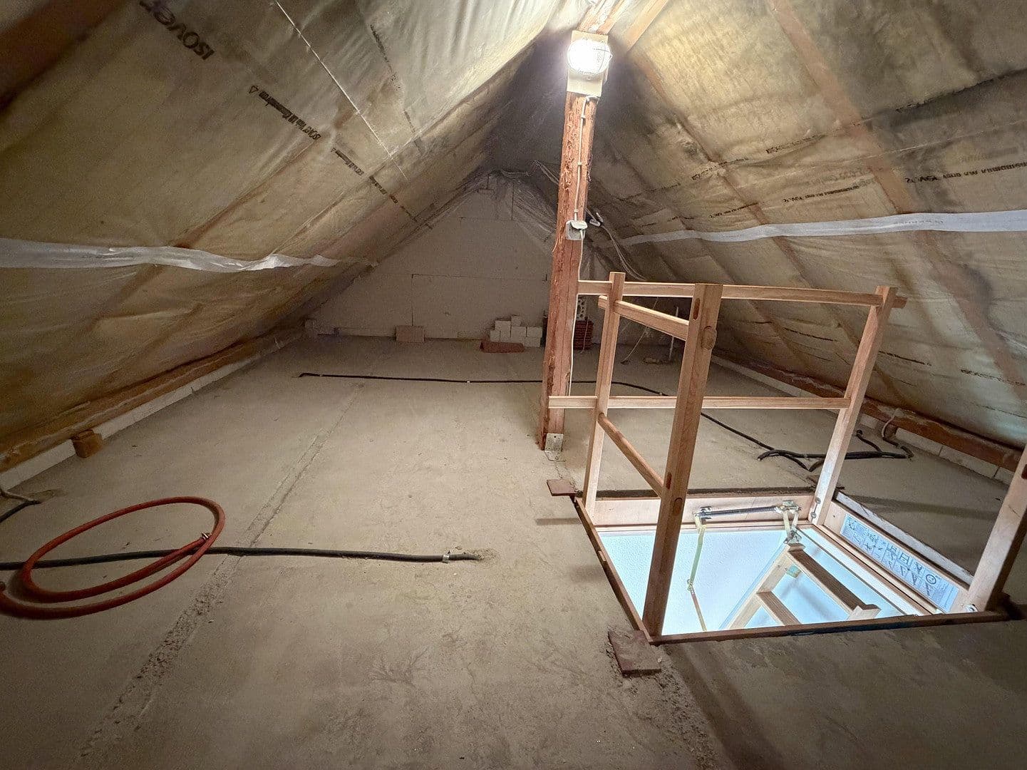 Prodej domu 146 m², pozemek 166 m², Kaiserslautern, Porýní-Falc Prodej domu 146 m², pozemek 166 m², Kaiserslautern, Porýní-Falc