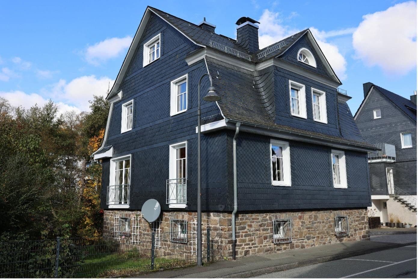 Prodej domu 156 m², pozemek 385 m², Bad Berleburg, Severní Porýní-Vestfálsko Prodej domu 156 m², pozemek 385 m², Bad Berleburg, Severní Porýní-Vestfálsko