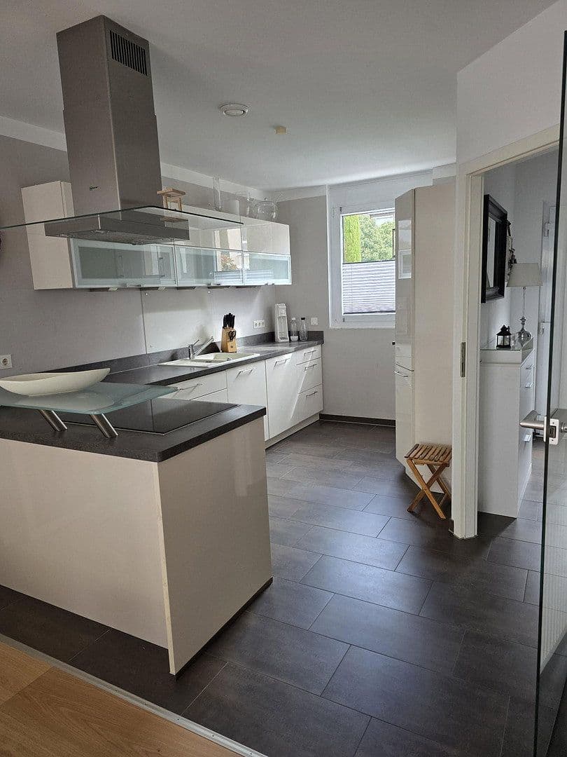 Prodej domu 141 m², pozemek 280 m², Kriftel, Hessen Prodej domu 141 m², pozemek 280 m², Kriftel, Hessen