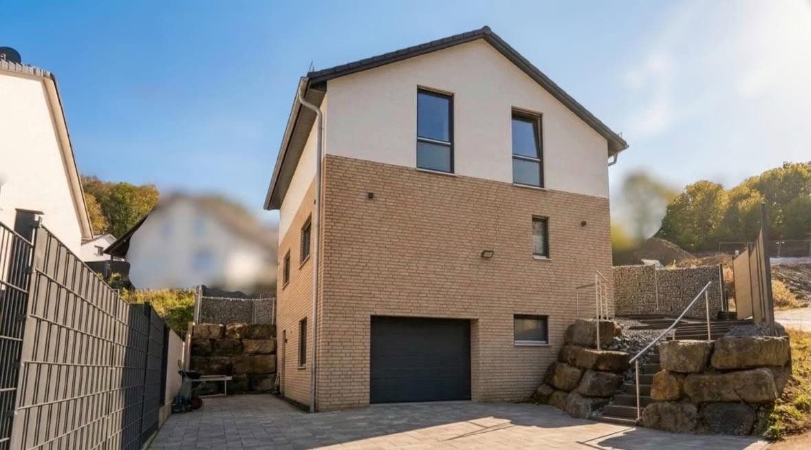 Prodej domu 148 m², pozemek 376 m², Ennepetal, Severní Porýní-Vestfálsko Prodej domu 148 m², pozemek 376 m², Ennepetal, Severní Porýní-Vestfálsko