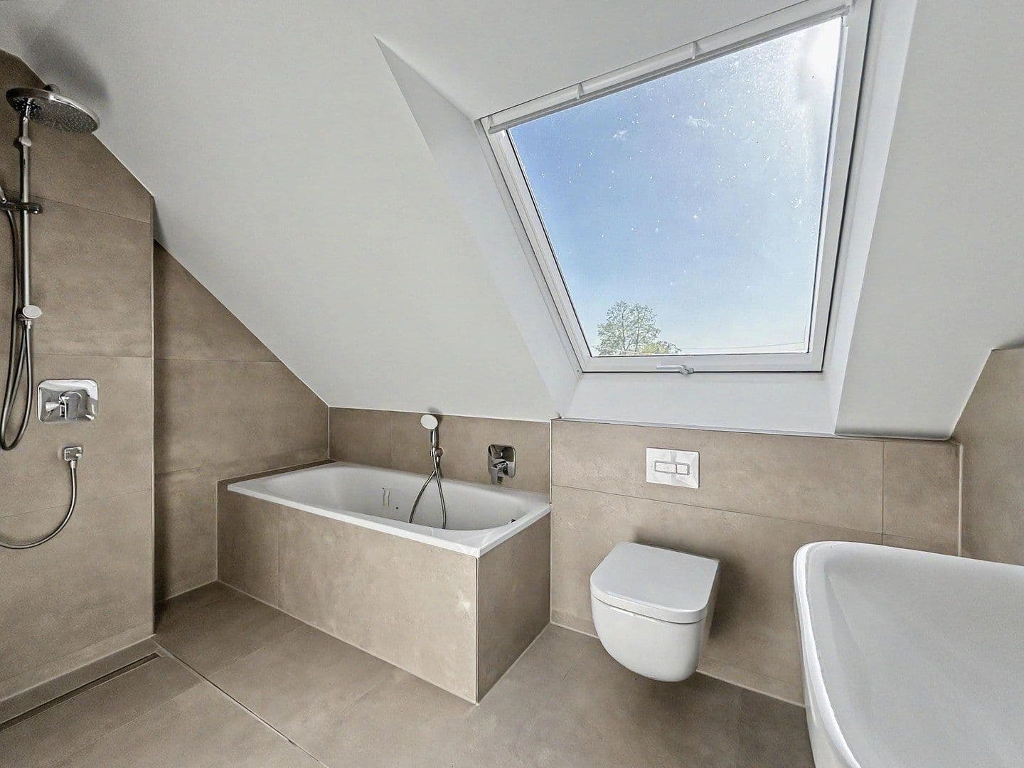 Pronájem bytu 3+1 70 m², Köln, Severní Porýní-Vestfálsko Pronájem bytu 3+1 70 m², Köln, Severní Porýní-Vestfálsko