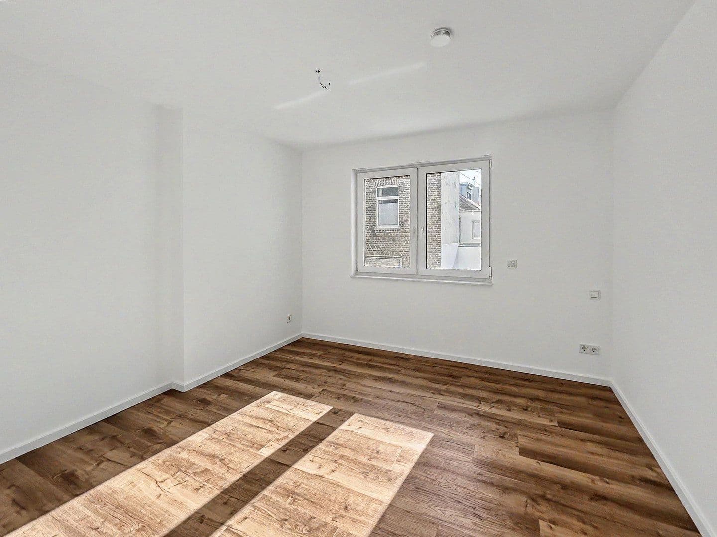 Pronájem bytu 3+1 70 m², Köln, Severní Porýní-Vestfálsko Pronájem bytu 3+1 70 m², Köln, Severní Porýní-Vestfálsko