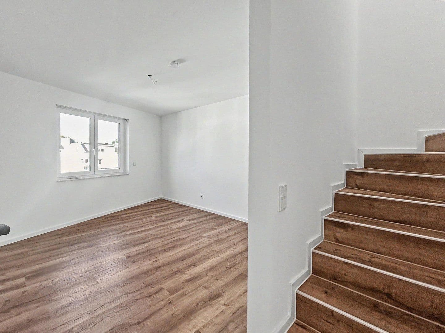 Pronájem bytu 3+1 70 m², Köln, Severní Porýní-Vestfálsko Pronájem bytu 3+1 70 m², Köln, Severní Porýní-Vestfálsko