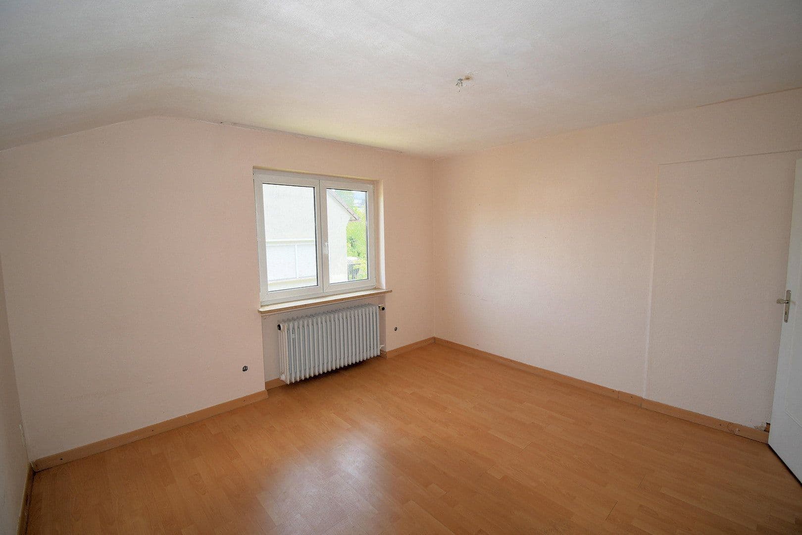 Prodej domu 142 m², pozemek 452 m², Wiesbaden, Hessen Prodej domu 142 m², pozemek 452 m², Wiesbaden, Hessen