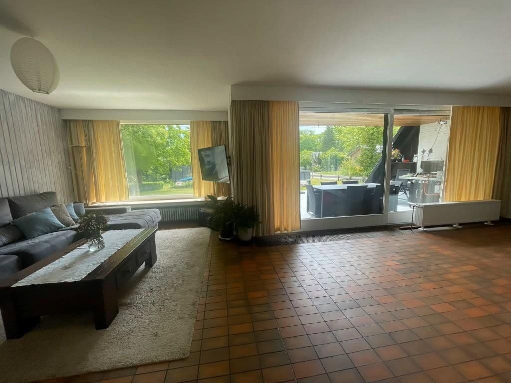 Pronájem domu 212 m², pozemek 1.500 m², Suderburg, Dolní Sasko Pronájem domu 212 m², pozemek 1.500 m², Suderburg, Dolní Sasko