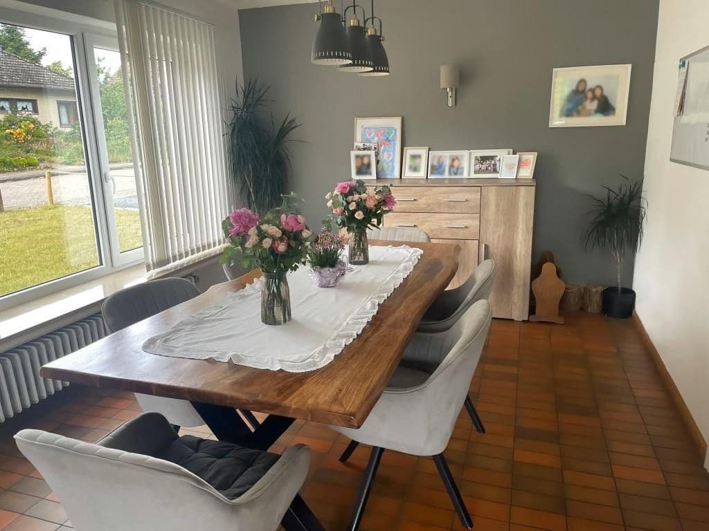 Pronájem domu 212 m², pozemek 1.500 m², Suderburg, Dolní Sasko Pronájem domu 212 m², pozemek 1.500 m², Suderburg, Dolní Sasko