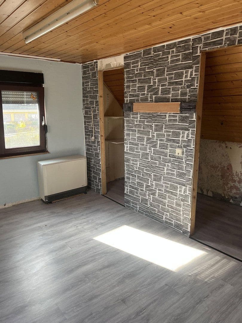 Pronájem bytu 3+1 102 m², Dorf Str.36, Löf, Porýní-Falc Pronájem bytu 3+1 102 m², Dorf Str.36, Löf, Porýní-Falc
