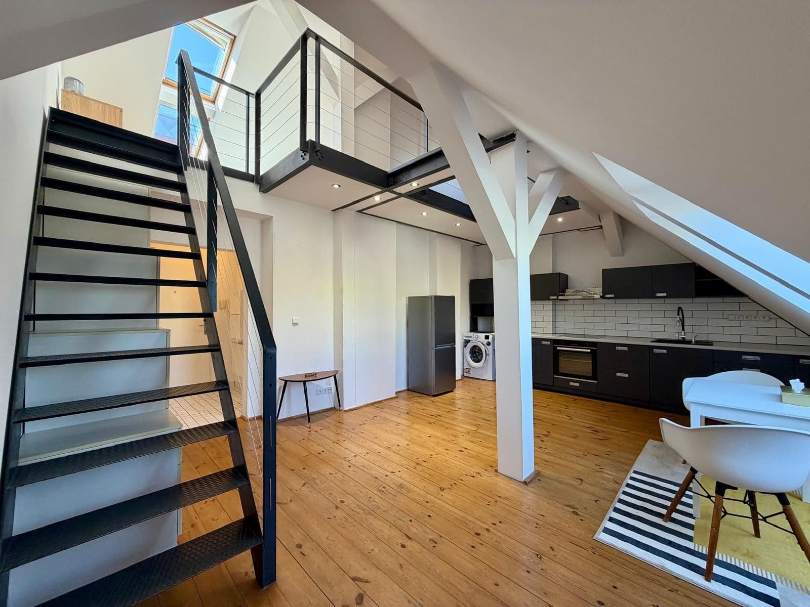 Pronájem bytu 2+kk 45 m², náměstí Jiřího z Lobkovic, Praha, Praha Pronájem bytu 2+kk 45 m², náměstí Jiřího z Lobkovic, Praha, Praha