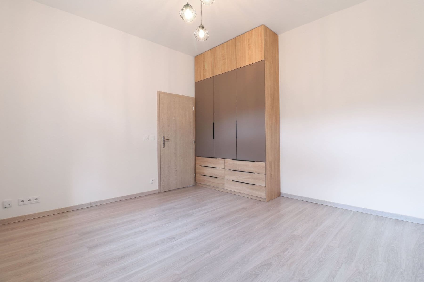 Pronájem bytu 1+1 31 m², Košická, Praha, Praha Pronájem bytu 1+1 31 m², Košická, Praha, Praha