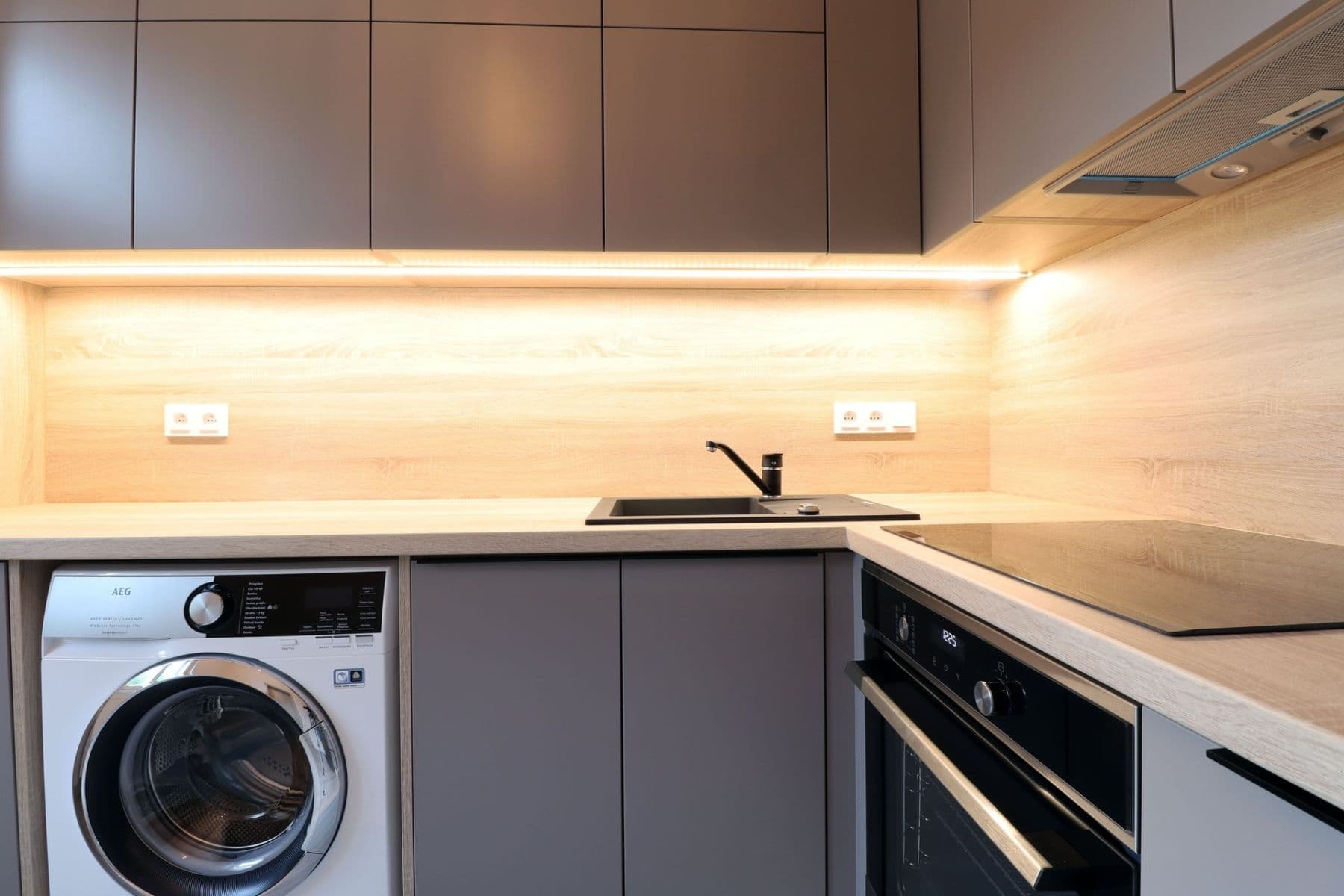 Pronájem bytu 1+1 31 m², Košická, Praha, Praha Pronájem bytu 1+1 31 m², Košická, Praha, Praha