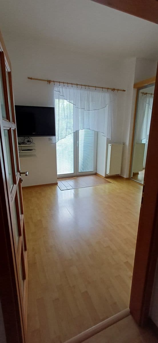 Pronájem bytu 2+kk 65 m², Jana Morávka, Jílové u Prahy, Středočeský kraj Pronájem bytu 2+kk 65 m², Jana Morávka, Jílové u Prahy, Středočeský kraj