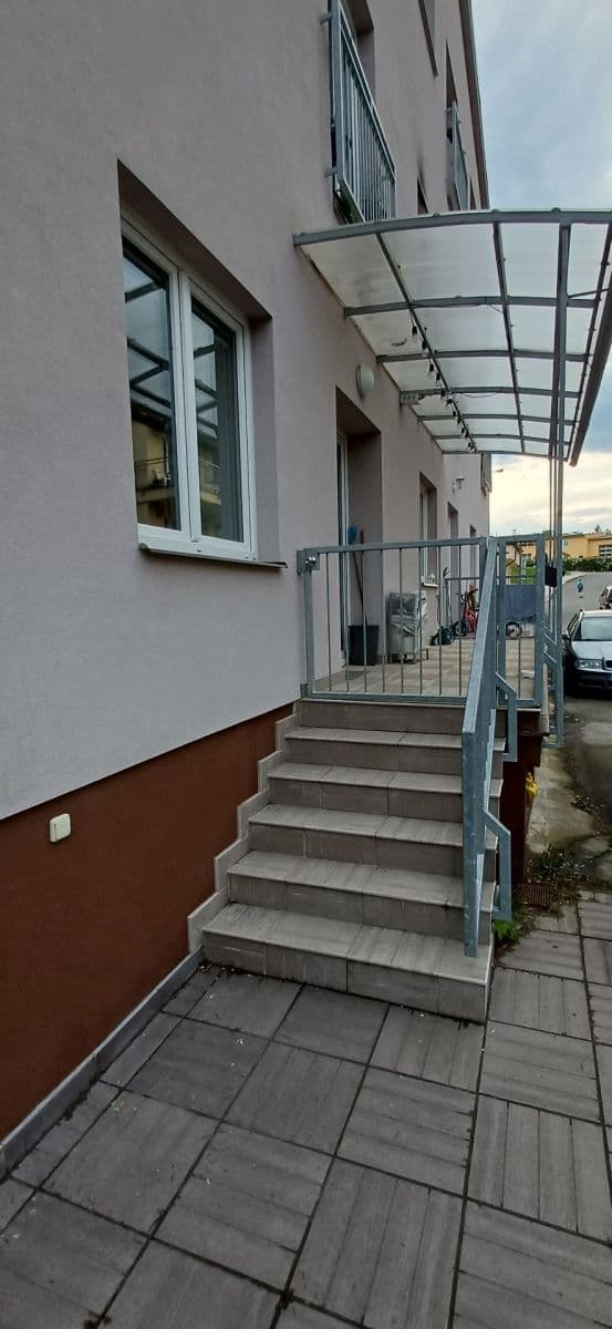 Pronájem bytu 2+kk 65 m², Jana Morávka, Jílové u Prahy, Středočeský kraj Pronájem bytu 2+kk 65 m², Jana Morávka, Jílové u Prahy, Středočeský kraj
