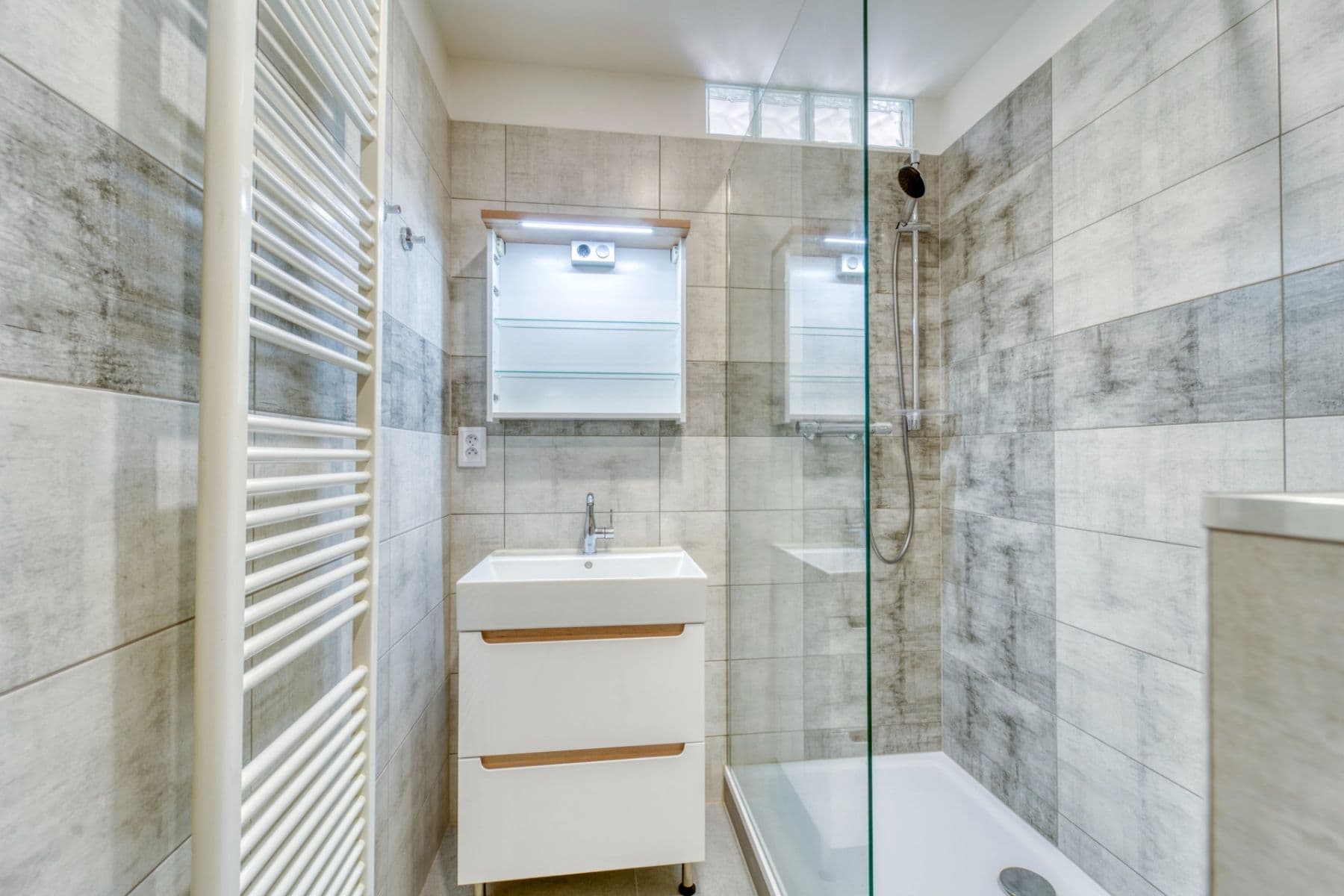 Pronájem bytu 1+1 42 m², Pod Nemocnicí, Klatovy, Plzeňský kraj Pronájem bytu 1+1 42 m², Pod Nemocnicí, Klatovy, Plzeňský kraj