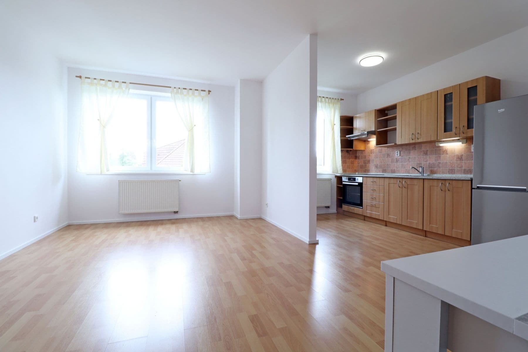 Pronájem bytu 2+kk 54 m², Revoluční, Šestajovice, Středočeský kraj Pronájem bytu 2+kk 54 m², Revoluční, Šestajovice, Středočeský kraj