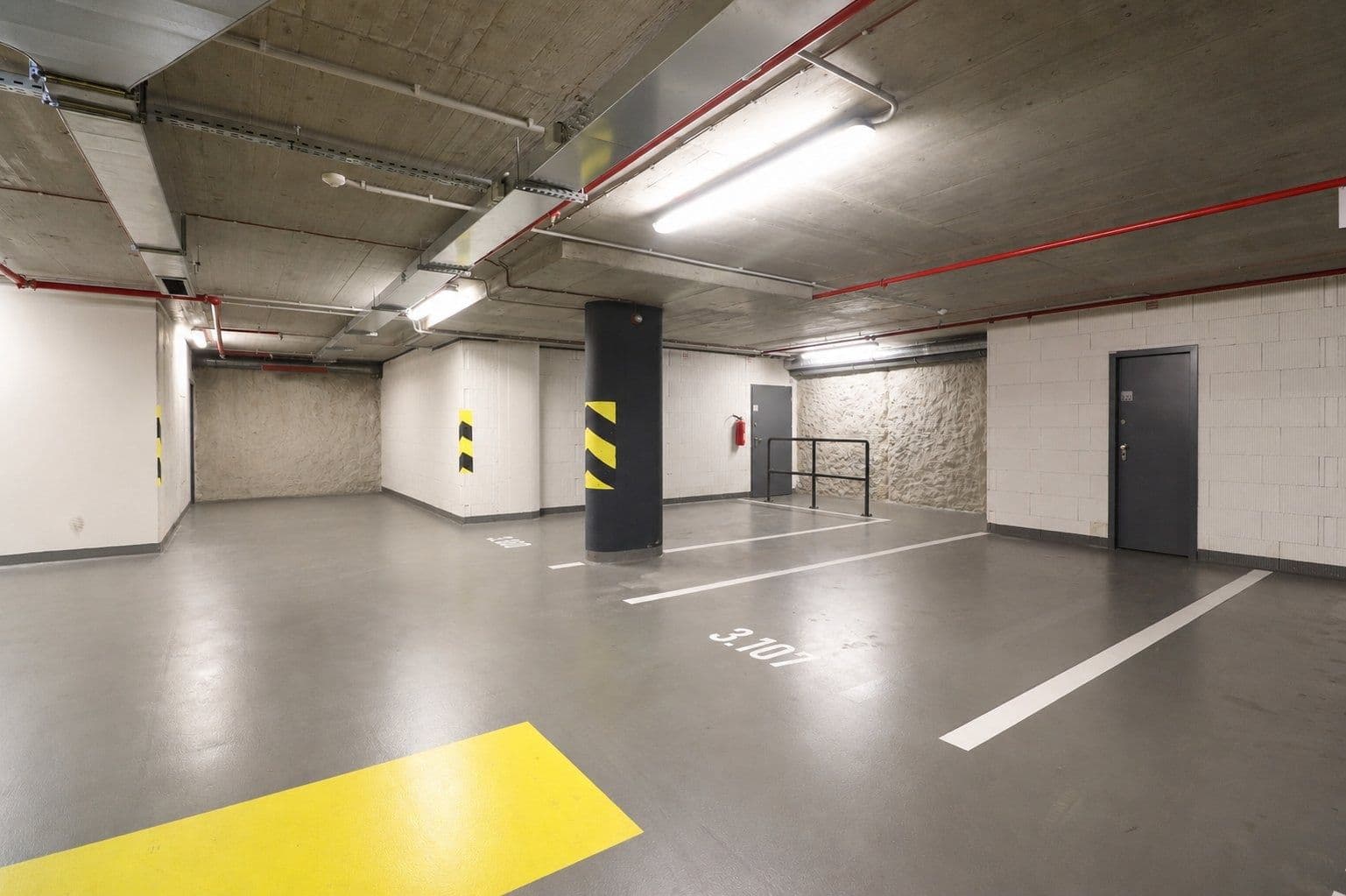 Pronájem garáže 15 m², Sokolovská, Praha, Praha Pronájem garáže 15 m², Sokolovská, Praha, Praha