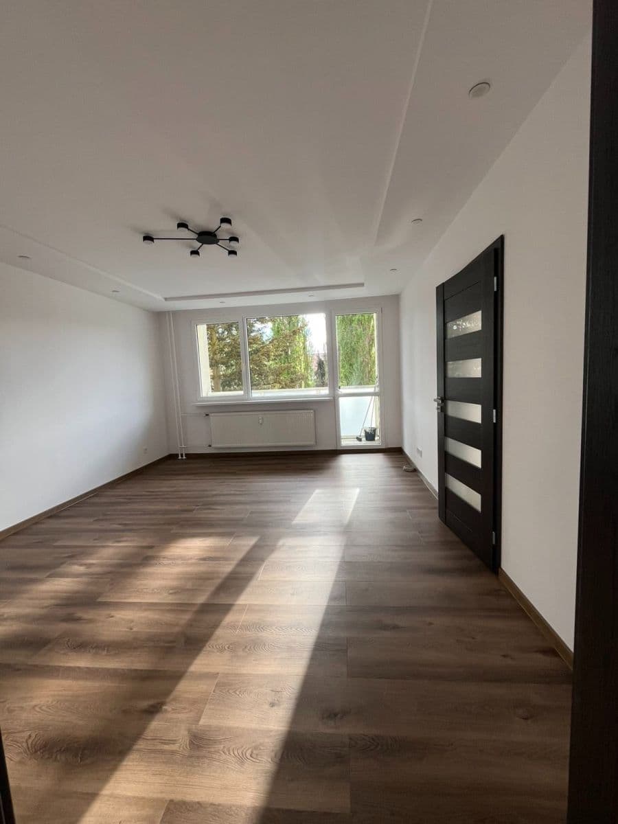 Pronájem bytu 3+1 75 m², Dlouhá, Česká Lípa, Liberecký kraj Pronájem bytu 3+1 75 m², Dlouhá, Česká Lípa, Liberecký kraj