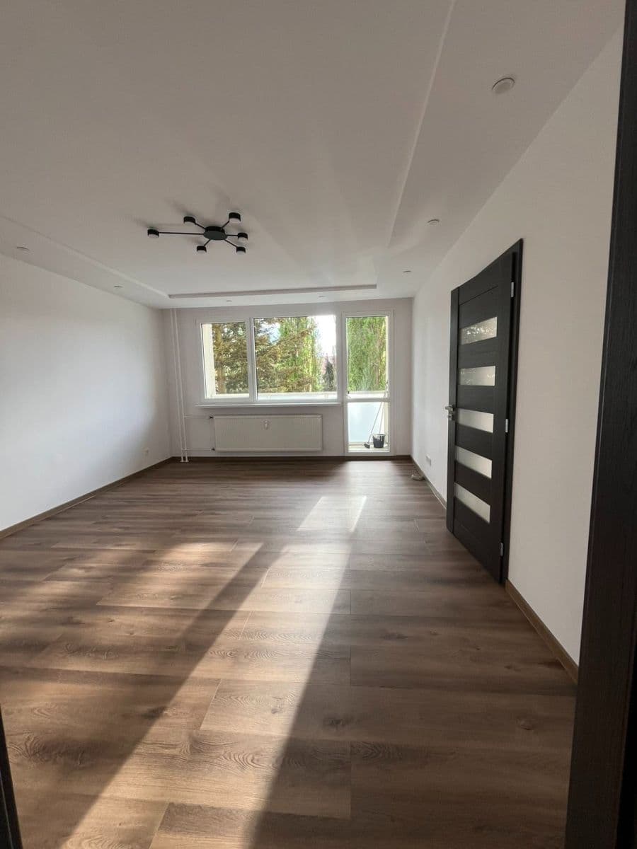 Pronájem bytu 3+1 75 m², Dlouhá, Česká Lípa, Liberecký kraj Pronájem bytu 3+1 75 m², Dlouhá, Česká Lípa, Liberecký kraj