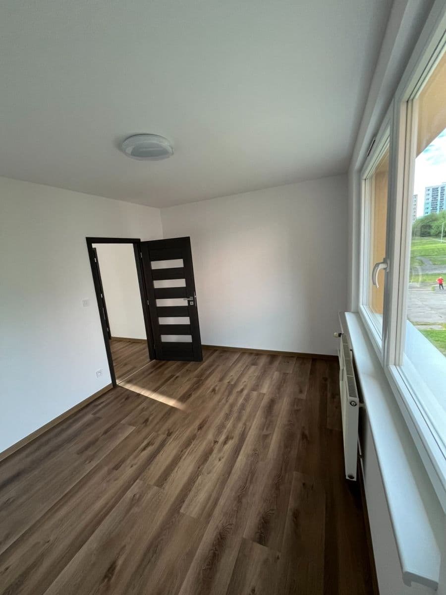 Pronájem bytu 3+1 75 m², Dlouhá, Česká Lípa, Liberecký kraj Pronájem bytu 3+1 75 m², Dlouhá, Česká Lípa, Liberecký kraj