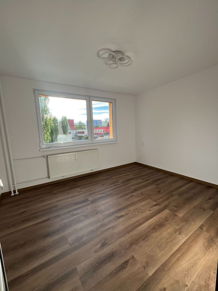 Pronájem bytu 3+1 75 m², Dlouhá, Česká Lípa, Liberecký kraj Pronájem bytu 3+1 75 m², Dlouhá, Česká Lípa, Liberecký kraj