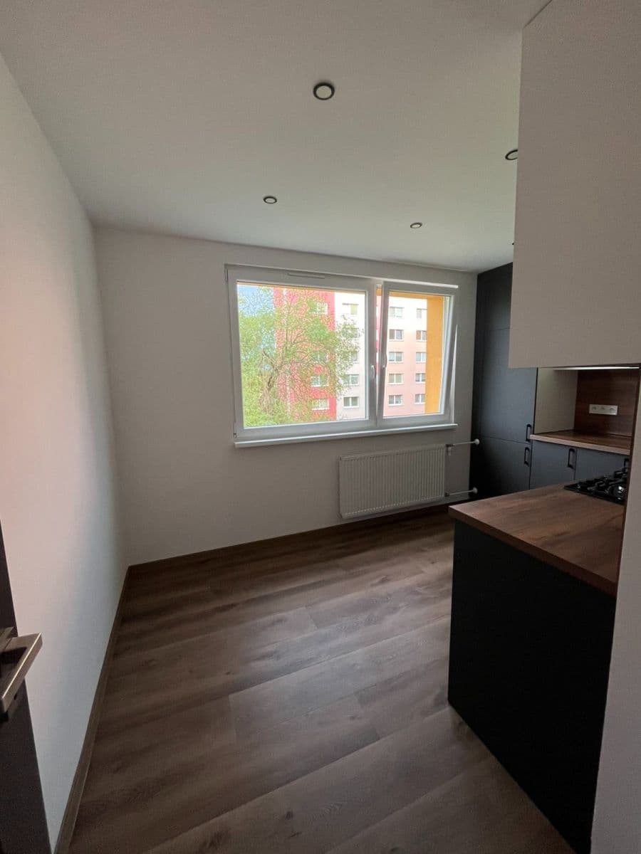 Pronájem bytu 3+1 75 m², Dlouhá, Česká Lípa, Liberecký kraj Pronájem bytu 3+1 75 m², Dlouhá, Česká Lípa, Liberecký kraj