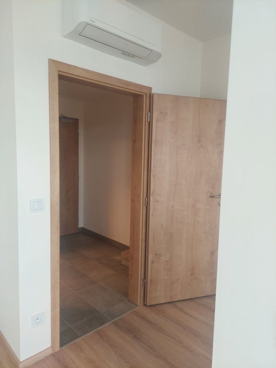 Pronájem bytu 1+kk 31 m², U Továren, Praha, Praha Pronájem bytu 1+kk 31 m², U Továren, Praha, Praha