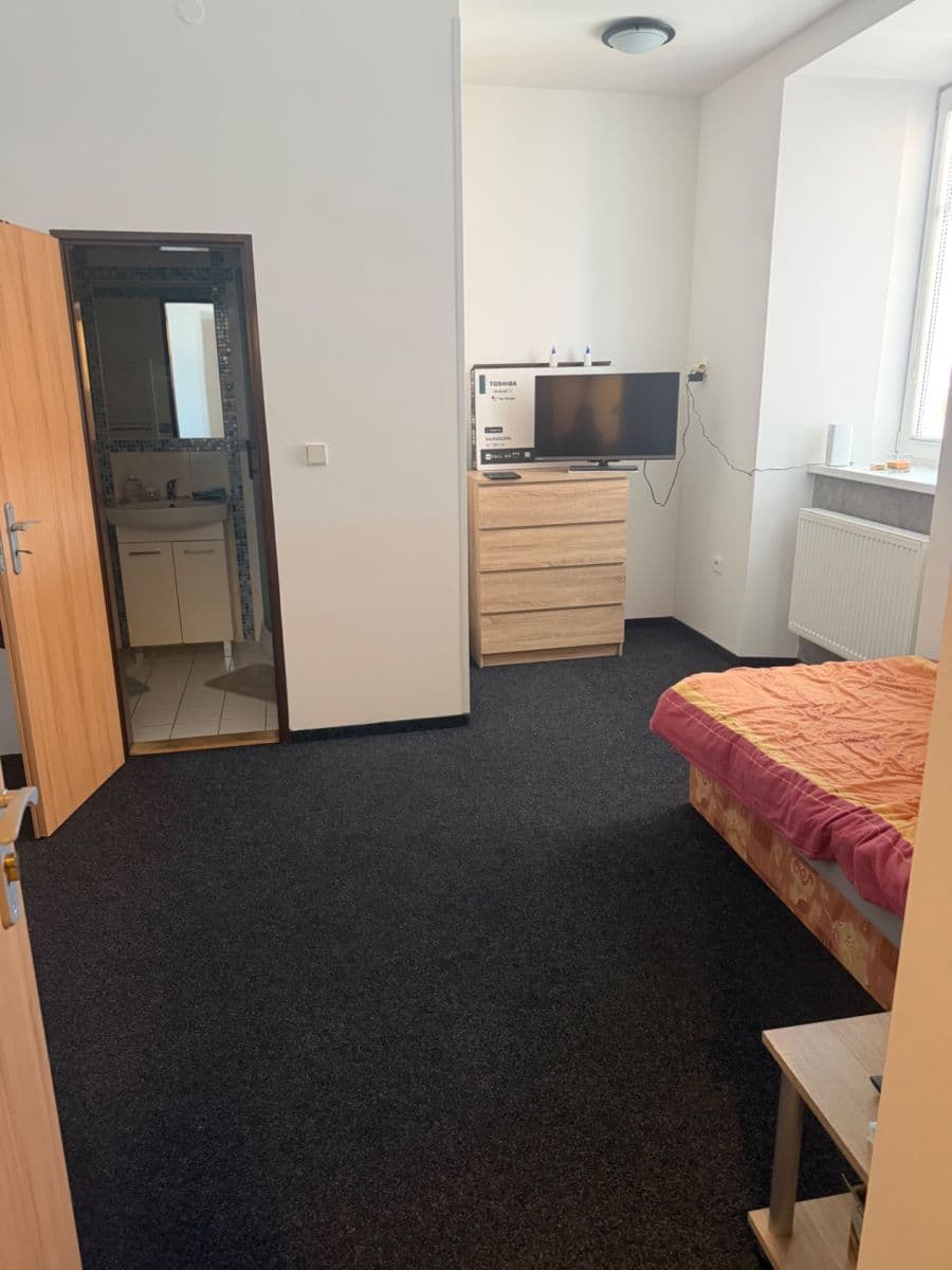 Pronájem bytu 1+kk 33 m², Karlovarská, Řevničov, Středočeský kraj Pronájem bytu 1+kk 33 m², Karlovarská, Řevničov, Středočeský kraj