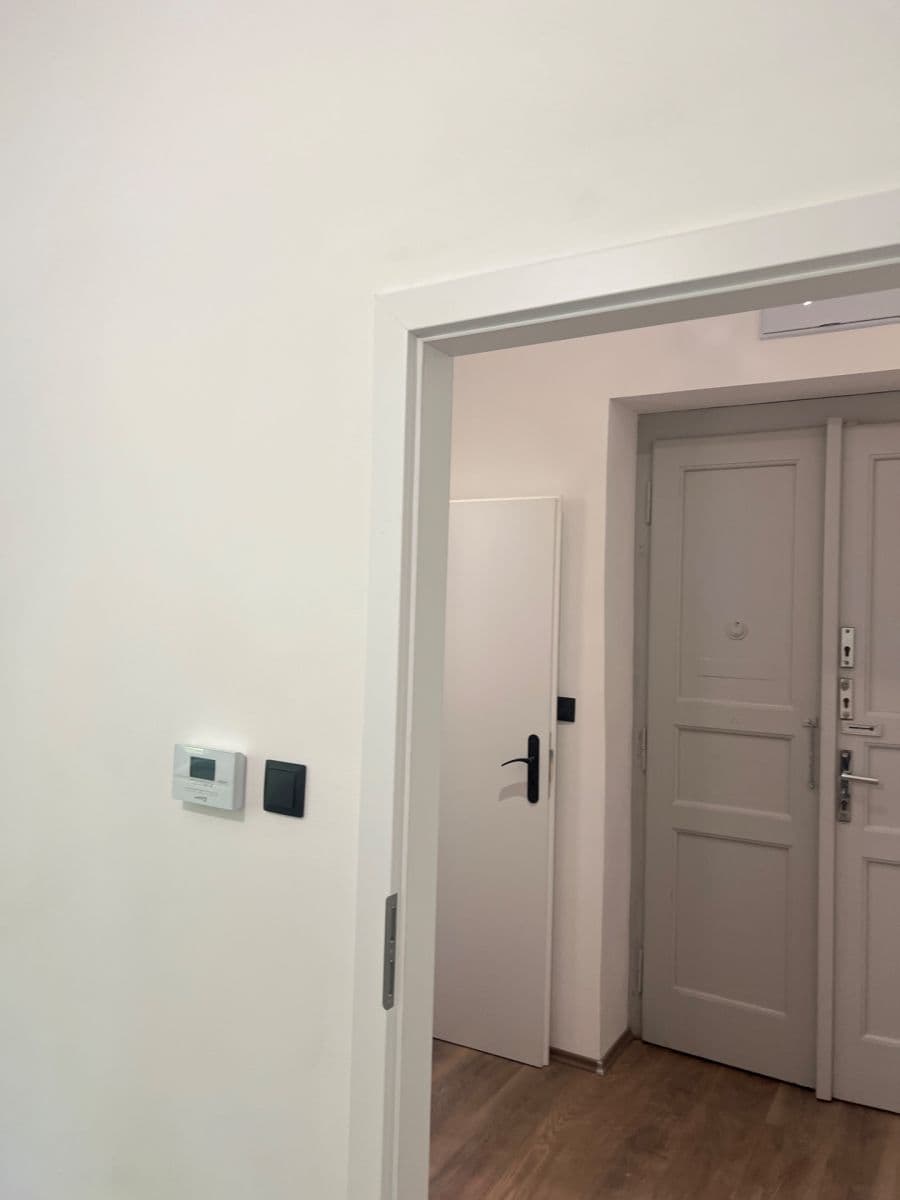 Pronájem bytu 3+1 56 m², Táborská, Praha, Praha Pronájem bytu 3+1 56 m², Táborská, Praha, Praha