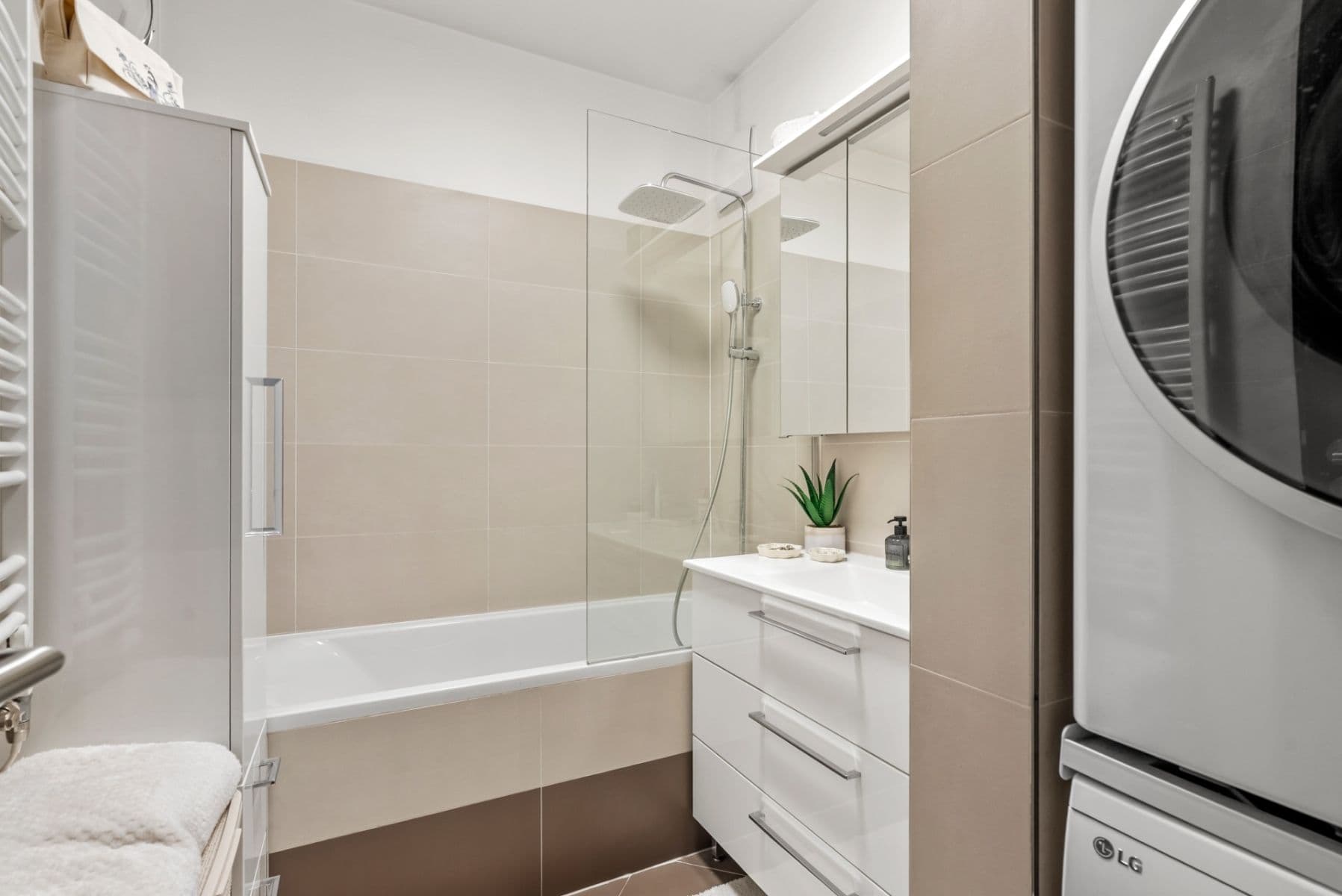Prodej bytu 3+kk 87 m², Hlučkova, Praha, Praha Prodej bytu 3+kk 87 m², Hlučkova, Praha, Praha