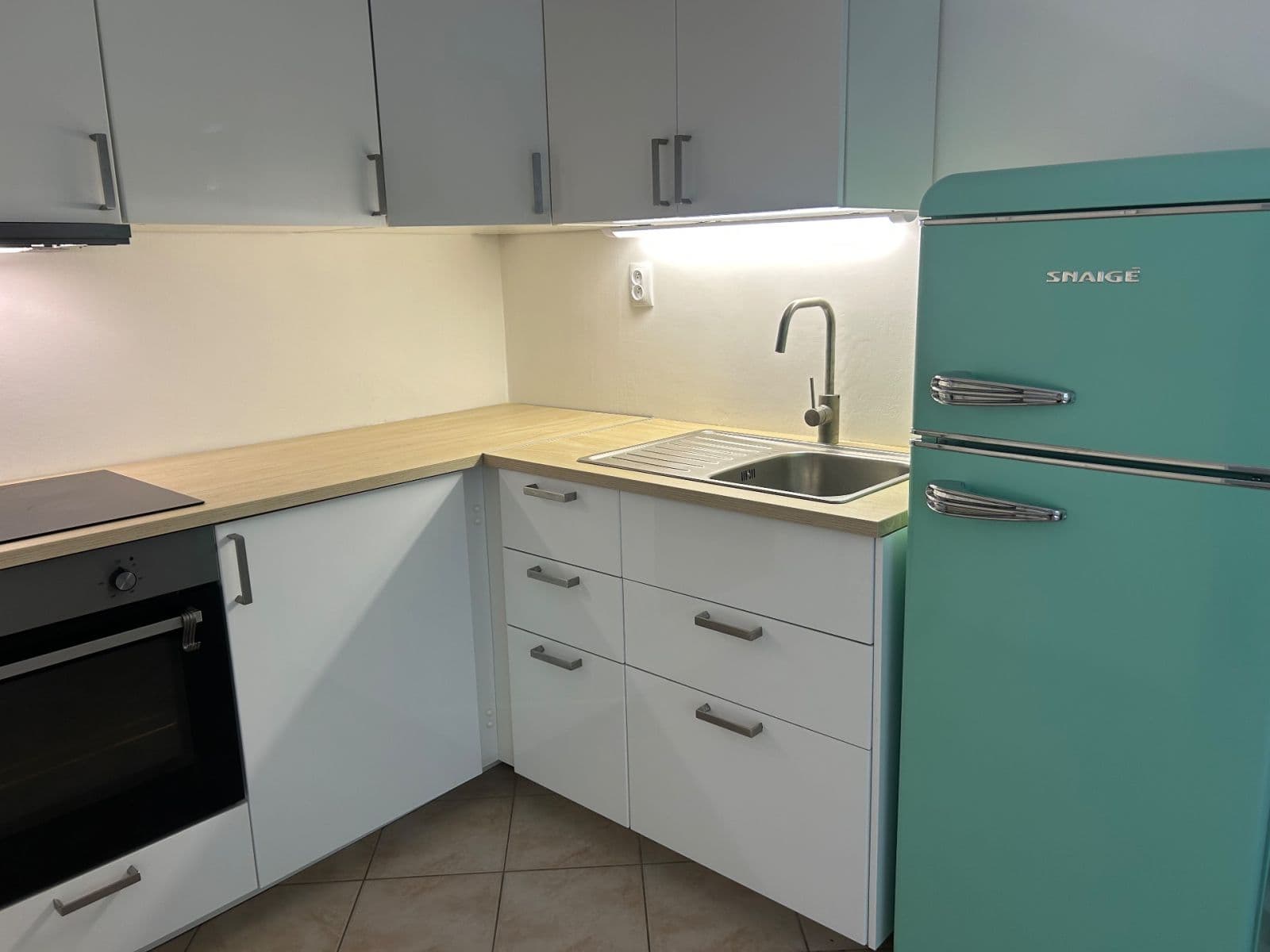 Pronájem bytu 1+kk 38 m², U Uranie, Praha, Praha Pronájem bytu 1+kk 38 m², U Uranie, Praha, Praha