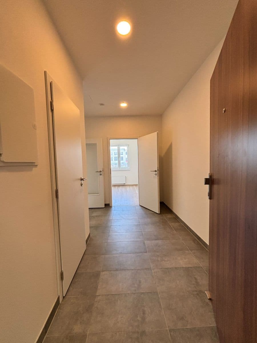 Pronájem bytu 2+kk 45 m², U Továren, Praha, Praha Pronájem bytu 2+kk 45 m², U Továren, Praha, Praha