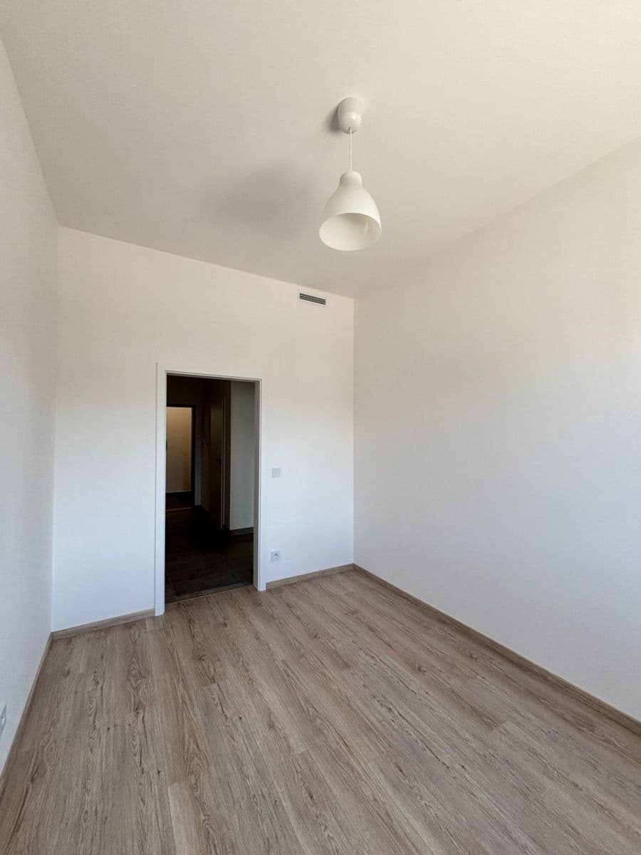 Pronájem bytu 2+kk 45 m², U Továren, Praha, Praha Pronájem bytu 2+kk 45 m², U Továren, Praha, Praha