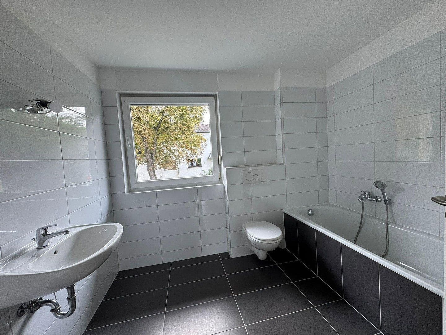Prodej bytu 3+1 82 m², Bonn, Severní Porýní-Vestfálsko Prodej bytu 3+1 82 m², Bonn, Severní Porýní-Vestfálsko