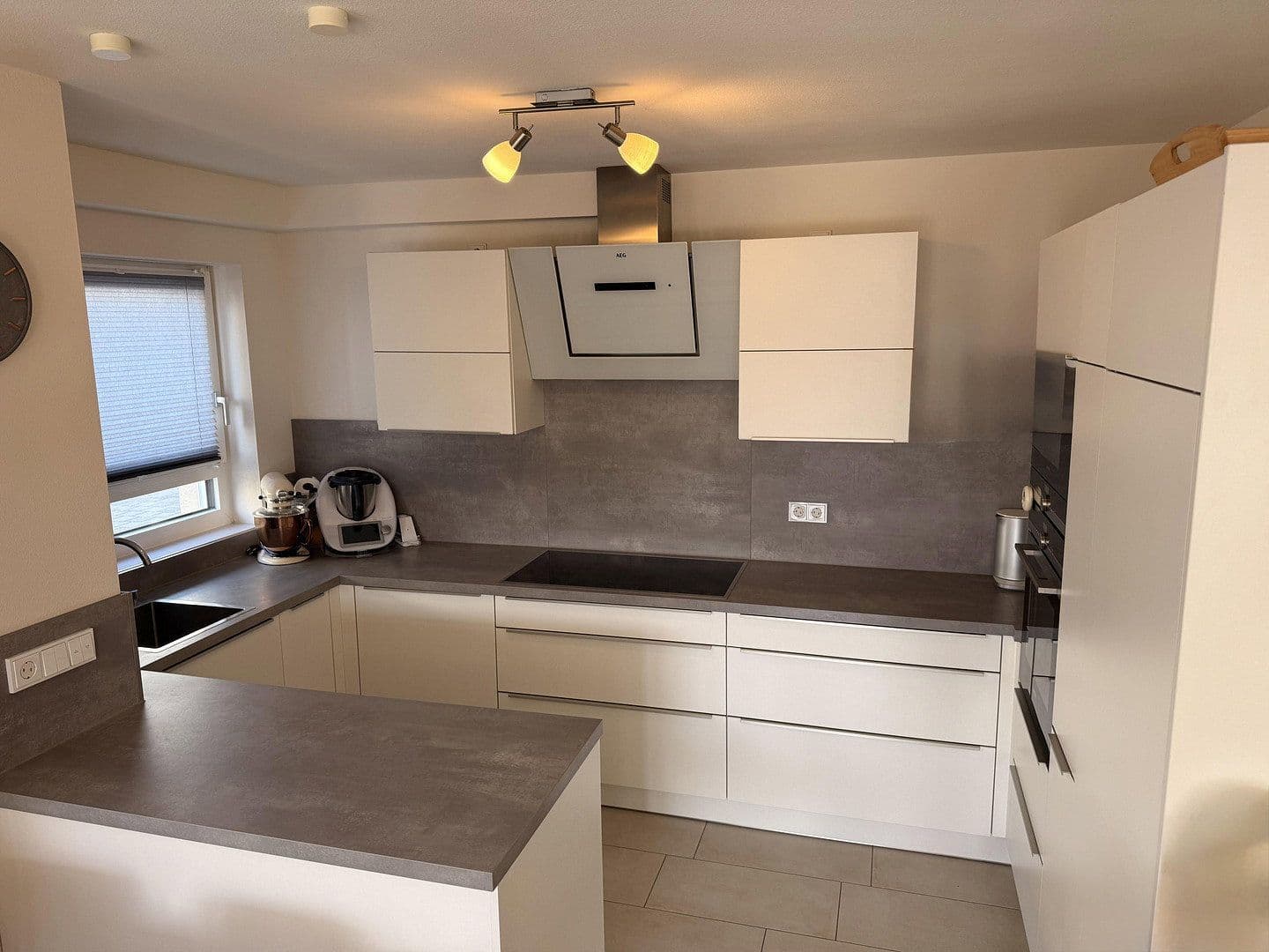 Prodej bytu 4+1 95 m², Fuchsbüchlerkellerstr. 16a, Geisenfeld, Bavorsko Prodej bytu 4+1 95 m², Fuchsbüchlerkellerstr. 16a, Geisenfeld, Bavorsko