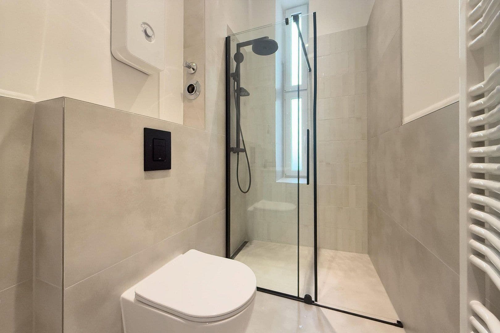 Prodej bytu 4+1 91 m², Glasgowerstraße 27, Berlin, Berlín Prodej bytu 4+1 91 m², Glasgowerstraße 27, Berlin, Berlín
