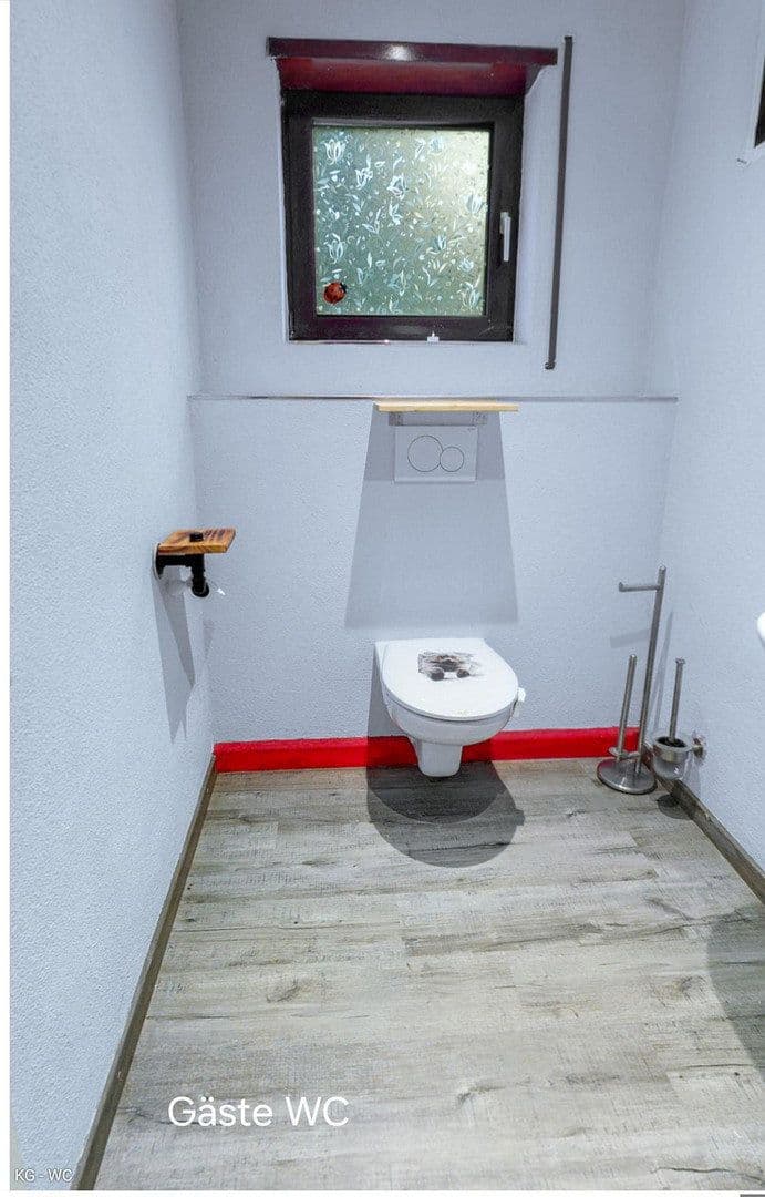Prodej domu 270 m², pozemek 898 m², Schönbrunn, Bádensko-Württembersko Prodej domu 270 m², pozemek 898 m², Schönbrunn, Bádensko-Württembersko