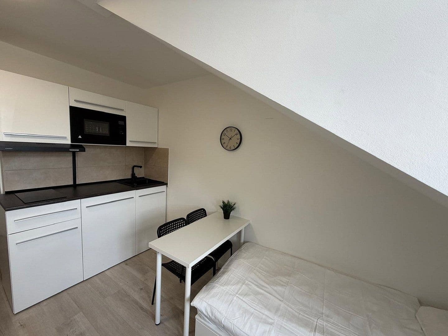 Pronájem bytu 1+1 15 m², Vierzigmannstraße 30, Erlangen, Bavorsko Pronájem bytu 1+1 15 m², Vierzigmannstraße 30, Erlangen, Bavorsko